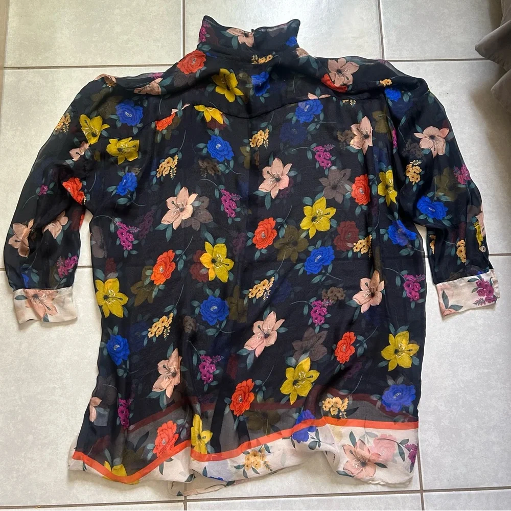 Johnny Was Jade Hunni Silk Blouse in the Wild Blooms print - Picture 8 of 8